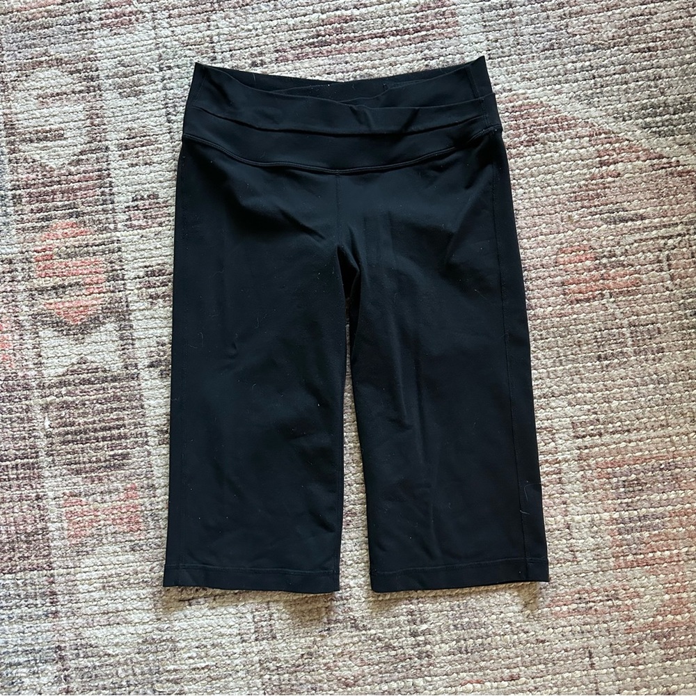 Lululemon black capris